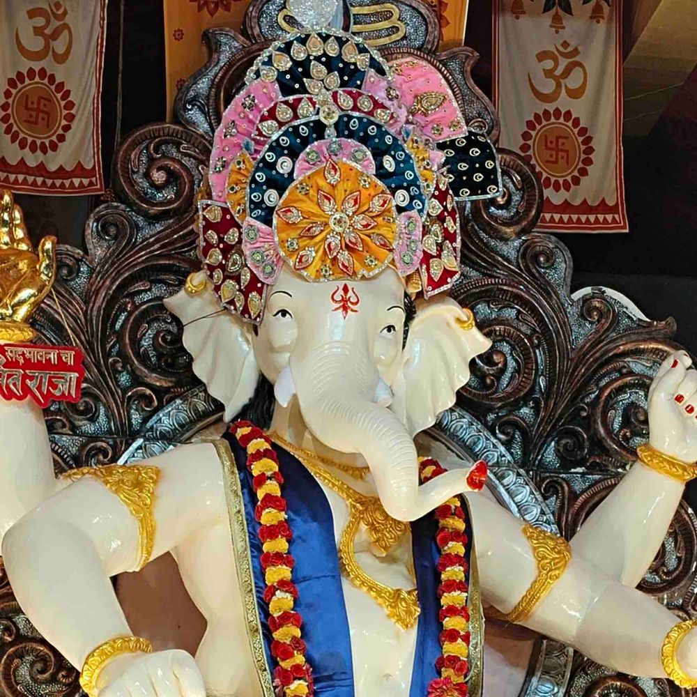 સાવરકુંડલામાં 15 વર્ષથી ગણેશ મહોત્સવનું આયોજન:ગણેશપ્રતિમાને ભાતીગળ શણગાર; ભક્તો માટે આકર્ષણનું કેન્દ્ર