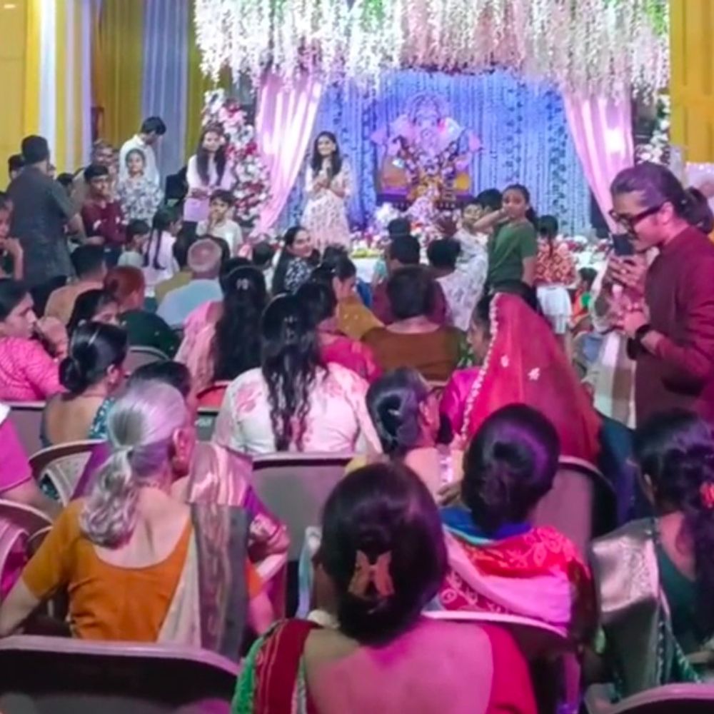 સરદાર હાઇટ્સમાં બાળકોએ પાણી બચાવવા નાટક કર્યું:ગણપતિ આરતી બાદ નર્મદા બિલ્ડિંગના બાળકોએ સંદેશ આપ્યો, રહેવાસીઓ હાજર રહ્યા