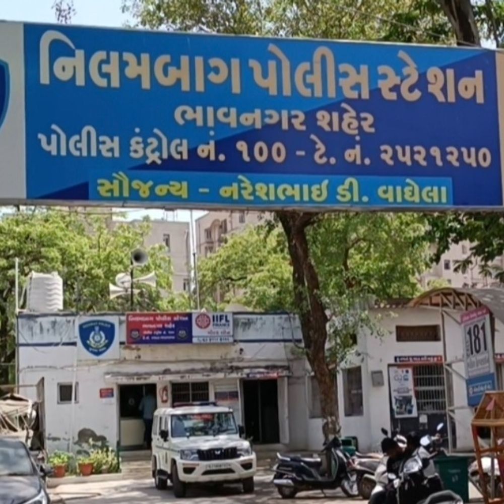 રેન્ટલ કારની ડિસ્પ્લે બગડતાં બબાલ:₹3,000 ચૂકવ્યા છતાં વધુ પૈસા માંગી આધેડ પર હુમલો, નિલમબાગ પોલીસમાં ગુનો દાખલ