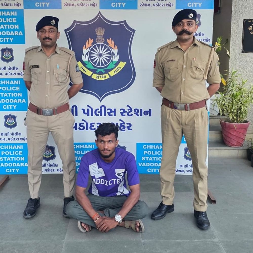 વડોદરામાં હિટ એન્ડ રનનો ભેદ ઉકેલાયો, 24 વર્ષીય કારચાલક ઝડપાયો:છાણી પોલીસે CCTV અને ટેકનિકલ એનાલિસિસથી ગણતરીના કલાકોમાં ઝડપી પાડ્યો, અકસ્માતમાં ઇજાગ્રસ્ત બાઈકચાલકનું મોત થયું હતું
