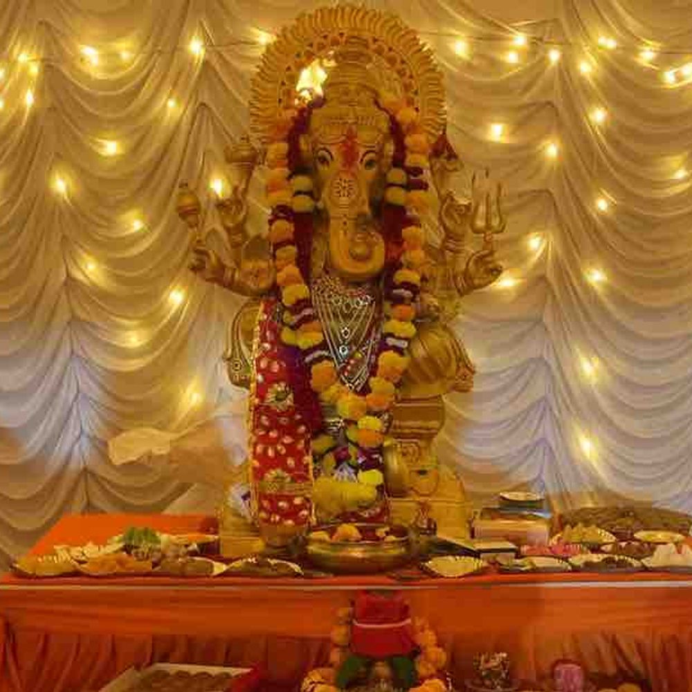 જયમાતાજી ગ્રુપ દ્વારા પંચવટી ચોકમાં શિવનંદન ગણેશોત્સવ યોજાયો:7 વર્ષથી પંચધાતુમાંથી બનાવેલી ગણેશજીની પ્રતિમાનું સ્થાપન કરાયું