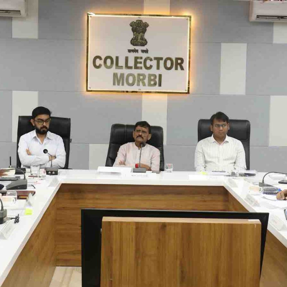 મોરબીમાં મંત્રી કાંતિભાઈ અમૃતિયાના અધ્યક્ષસ્થાને વિવિધ બેઠકો:સેવા સેતુ કાર્યક્રમો અને એઈમ્સ દ્વારા મેગા હેલ્થ કેમ્પ યોજાશે