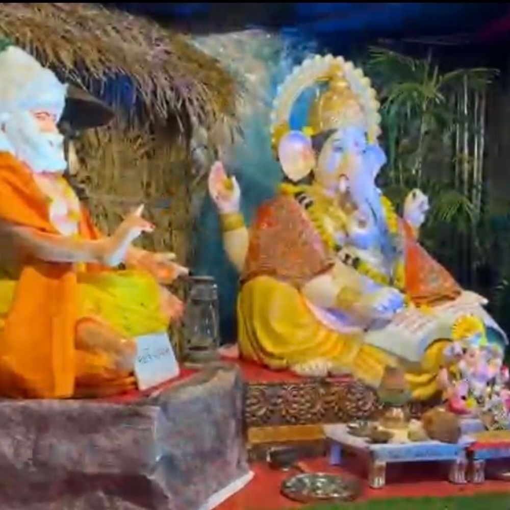 ભરૂચના સિંધવાઈ ગણેશ મંડળમાં 'લેખન સ્વરૂપ'માં બિરાજ્યા ગણેશજી:બાળકો અભ્યાસ માટે પત્ર લખીને આશીર્વાદ મેળવે છે, વાલીઓ પણ સંતાનના ભવિષ્ય માટે પત્ર લખે છે
