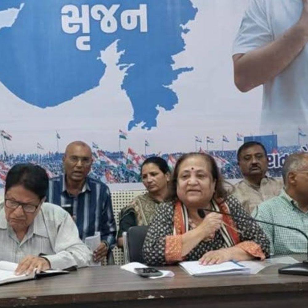 અમદાવાદ કોંગ્રેસમાં આંતરિક વિવાદ ચરમસીમાએ:પ્રમુખ સોનલબેન સામે વોર્ડ પ્રમુખો અને કાર્યકરોમાં રોષ, 15 જેટલા વોર્ડ પ્રમુખોની હકાલપટ્ટીની તૈયારીથી સંગઠનમાં બળવો