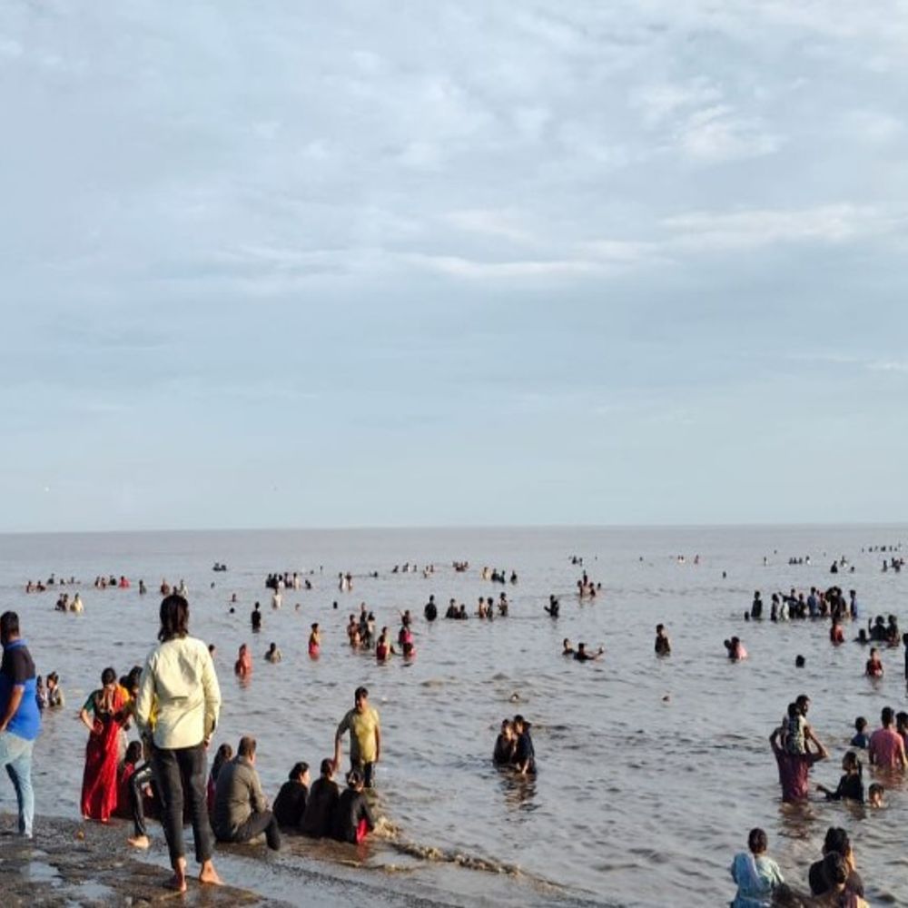 ગણપતિ બાપાના જયઘોષ સાથે પાંચમા દિવસે કોળીયાકના દરિયામાં વિસર્જન કરાયું:શહેર-જિલ્લામાં આગતા-સ્વાગતા બાદ ગણપતિ વિસર્જનના દૌરનો આરંભ થયો