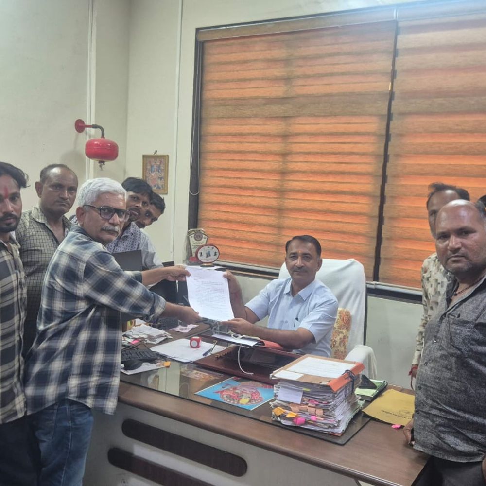 ગટરનું પાણી તાત્કાલિક કાયમી બંધ કરાવો‎:"મશીન આવે છે ને જાય છે, પણ રોડ પરથી ગટરનું પાણી નથી સૂકાતું! જનતાએ ઠાલવેલો ભારે આક્રોશ