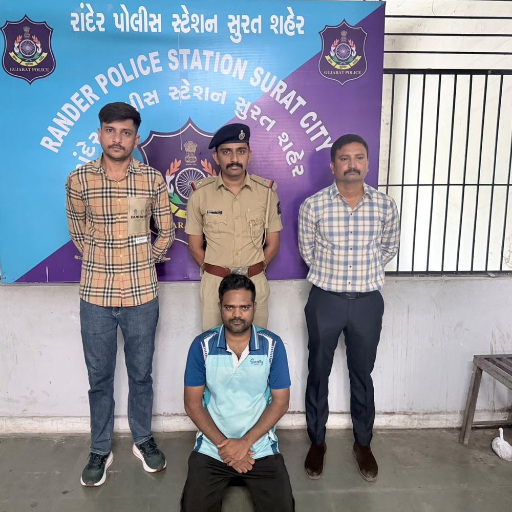રાંદેરમાં બેફામ સ્વિફ્ટ કારે લીધો યુવકનો જીવ:ગણેશ આગમન જોતા 20 વર્ષીય યુવકનો ભોગ લેનાર ગોલ્ડન ટીનો સંચાલક ઝડપાયો, કાન પકડીને માંગી માફી