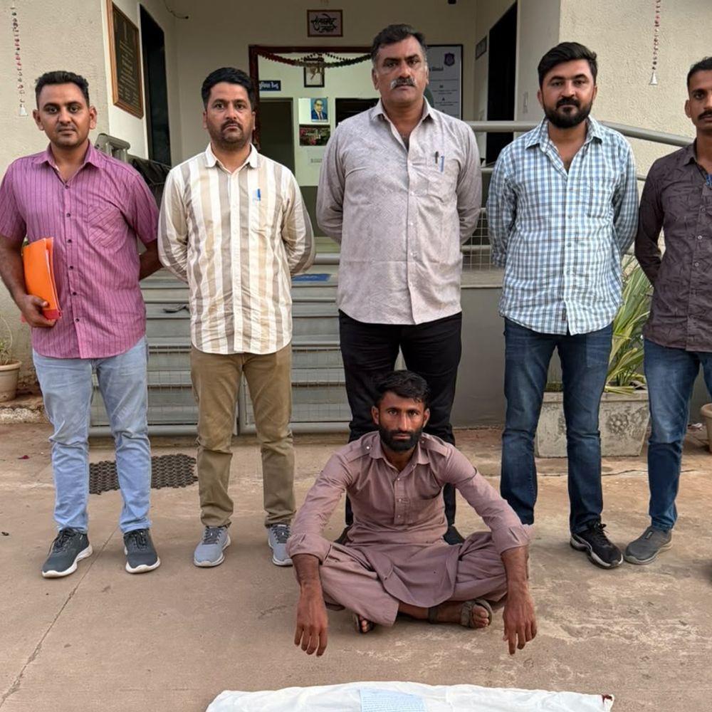 ટાંકણાસર પાસે દેશી બંદૂક સાથે યુવક ઝડપાયો:પશ્ચિમ કચ્છ SOG-માનકુવા પોલીસે ₹12 હજારનો મુદ્દામાલ જપ્ત કર્યો