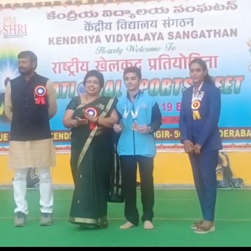 અમદાવાદના હાર્દ દાવડાએ KVS નેશનલ યોગાસન ચેમ્પિયનશિપમાં જીત્યા 2 મેડલ:તેલંગાણામાં યોજાયેલી સ્પર્ધામાં ગોલ્ડ અને સિલ્વર જીતી ઇતિહાસ રચ્યો; લોહાણા સમાજે વધાવ્યો