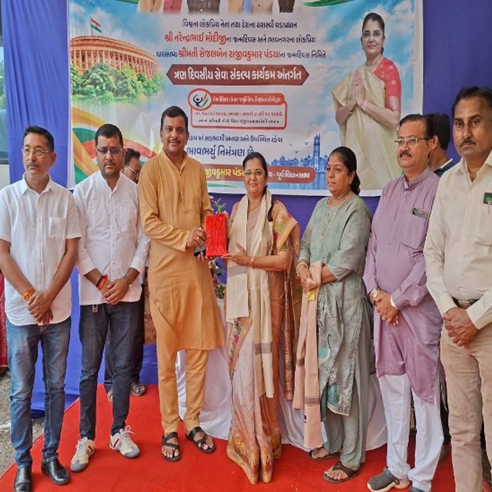પૂર્વના ધારાસભ્યના જન્મદિન નિમિત્તે મેગા મેડિકલ કેમ્પનું આયોજન:વિવિધ જનકલ્યાણકારી કાર્યક્રમો અને મેગા મેડિકલ કેમ્પ યોજાયો, વૃક્ષારોપણ, ગૌપૂજન અને કેન્સર નિદાન વેન દ્વારા સેવાઓ પૂરી પાડવામાં આવી, 500થી વધુ દર્દીઓએ લાભ લીધો