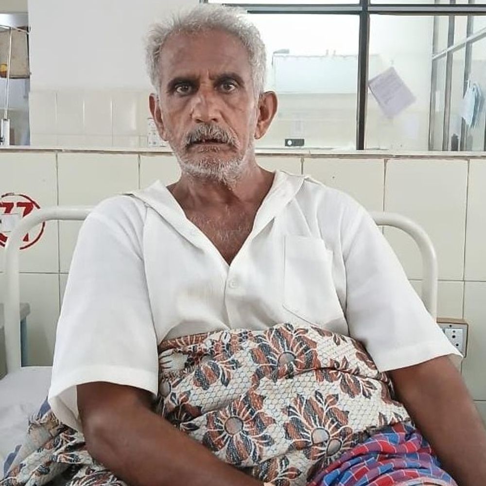 તબીબી સારવાર સાથે માનવતાનો સ્પર્શ:સિવિલ હોસ્પિટલની ટીમે 3 વર્ષથી ગોઠણનાં દુઃખાવાથી પીડાતા દર્દીને ચાલતા કર્યા, અસહાય વિક્રમભાઈને મળ્યો આત્મીયતાનો સહારો