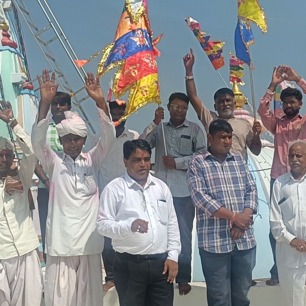 પાટણના અનાવાડા રામાપીર મંદિરે ભાદરવા સુદ નોમે નેજા ચઢાવાયા:ભક્તોની ભીડ ઉમટી, 'જય બાબારી'ના જયઘોષથી ભક્તિમય માહોલ છવાયો