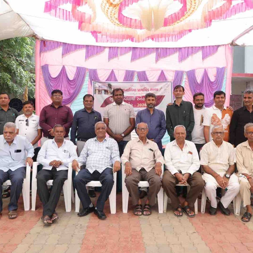 વનાળીયા પ્રાથમિક શાળામાં 104 વર્ષે પહેલીવાર પૂર્વ વિદ્યાર્થી સ્નેહમિલન:મોરબી તાલુકાના વનાળીયા ગામે યોજાયું, ભૂતપૂર્વ વિદ્યાર્થીઓ જૂની યાદો તાજી કરી