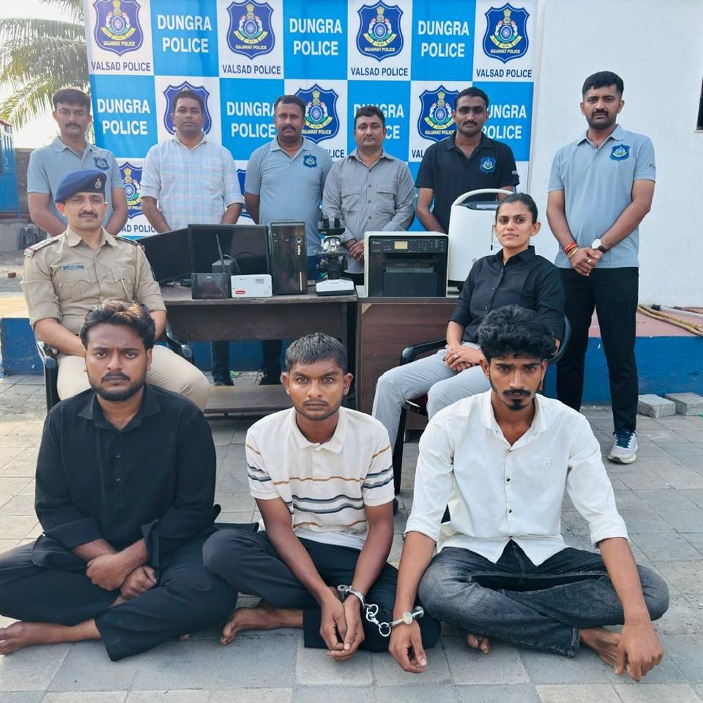 વાપી ડુંગરા PHC સરકારી હોસ્પિટલની ચોરીનો ભેદ ઉકેલાયો:પોલીસે 1.53 લાખના મુદ્દામાલ સાથે 3 આરોપી ઝડપી પાડ્યાં
