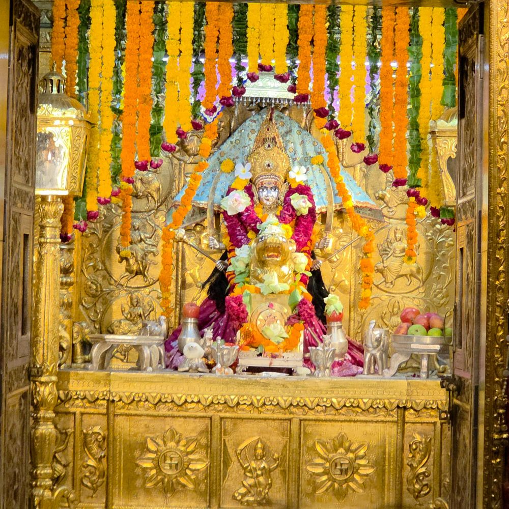 ‘બોલ માડી અંબે, જય જય અંબે’ના નાદથી ખેડબ્રહ્મા ગુંજી ઉઠ્યું:ભાદરવી પૂનમના મેળાના પ્રથમ દિવસે એક લાખથી વધુ પદયાત્રીઓએ કર્યા અંબિકા માતાજીના દર્શન
