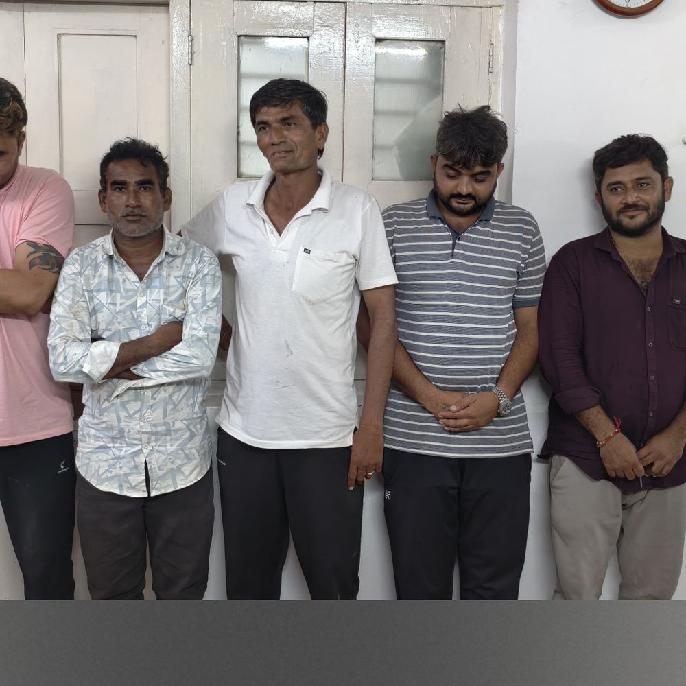 રીણાવાડામાં જાહેરમાં જુગાર રમતા પાંચ ઝડપાયા:રૂ.21,130 રોકડ મુદ્દામાલ કબજે કરાયો