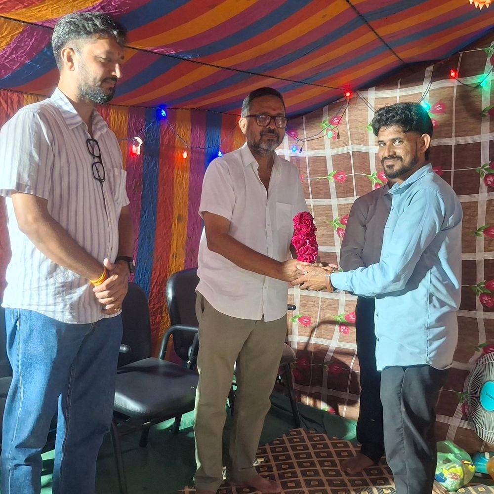કદવાલ સ્ટેટના રાજા સાહેબે વડલી ગામે ગણપતિ દાદાની આરતી ઉતારી:ભરતસિંહજી દાદા અને કુવર જયપ્રતાપસિંહજીએ શ્રીજીના આશીર્વાદ લીધા
