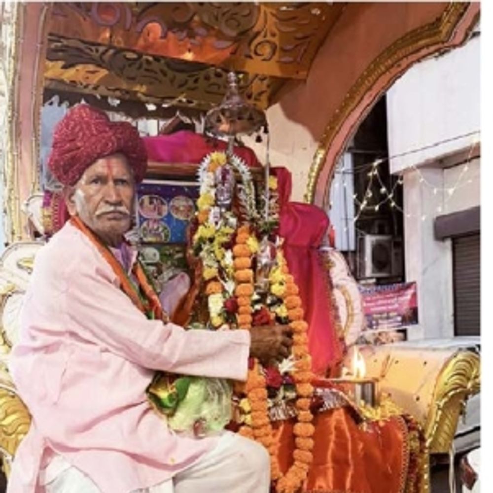 વડોદરાના કાલુપુરા રામદેવ પીર મંદિરેથી ભાદરવા સુદ નોમ નિમિત્તે ભવ્ય શોભાયાત્રા નીકળી