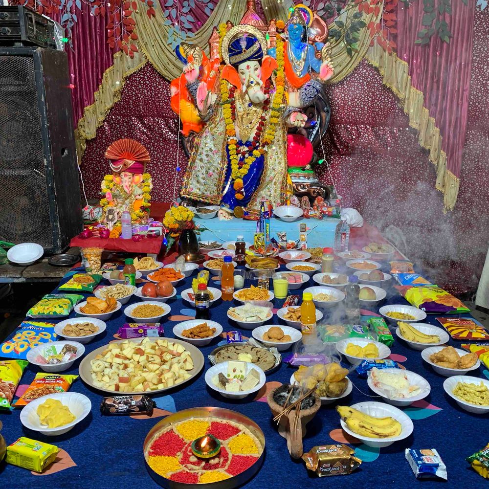 જામનગરમાં ગણેશોત્સવના આઠમા દિવસે અન્નકૂટ મહોત્સવ યોજાયો:જલાની જાર, ચોક્સી ફળી ખાતે 11 દિવસીય સિદ્ધિવિનાયકના રાજાનો ઉત્સવ