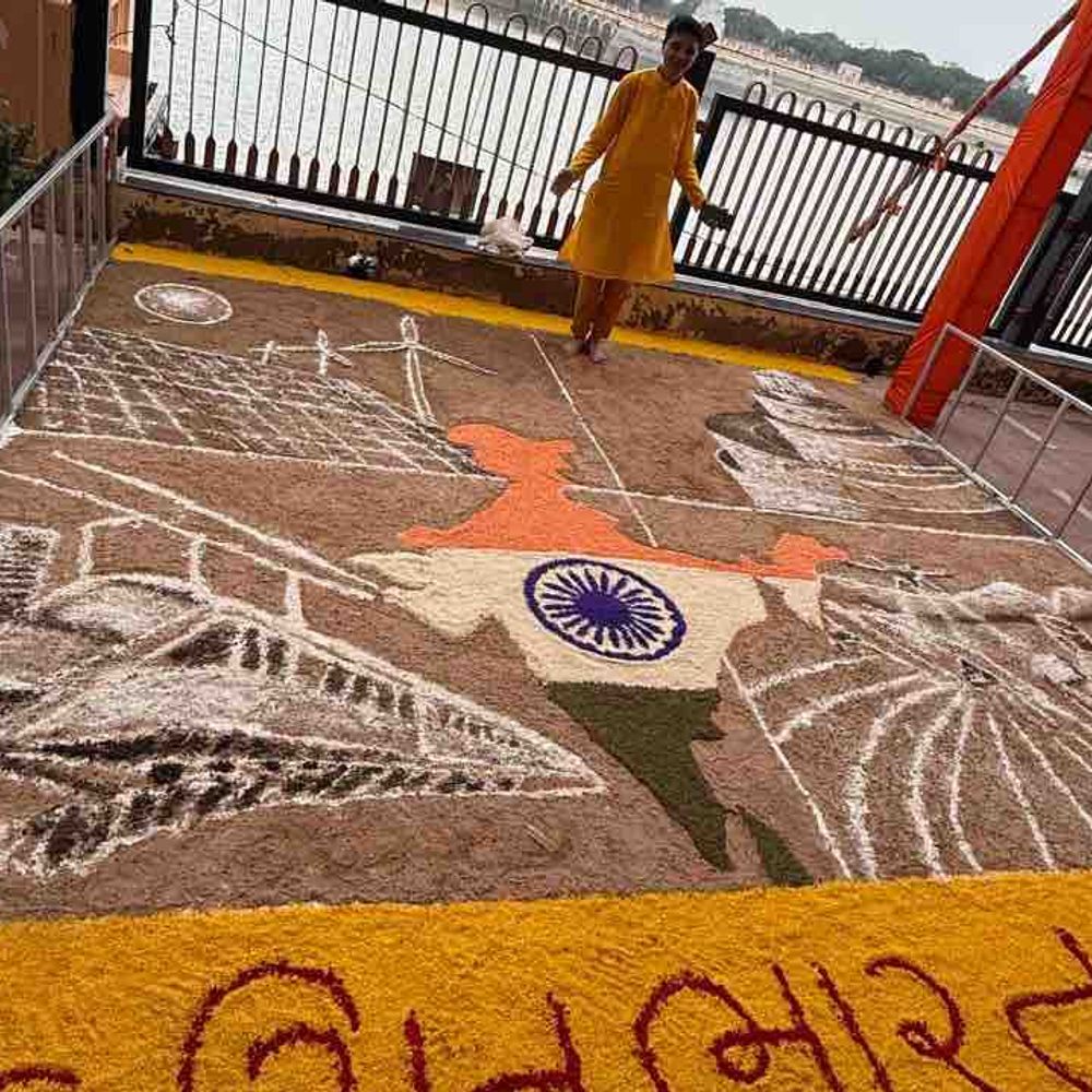 ઉપાસના ઠક્કરે 'વિકસિત ભારત 2047' થીમ પર બનાવી રંગોળી:મેયર મોનિકાબેન વ્યાસે પ્રોત્સાહન આપતા કલા નિષ્ણાતે આભાર માન્યો
