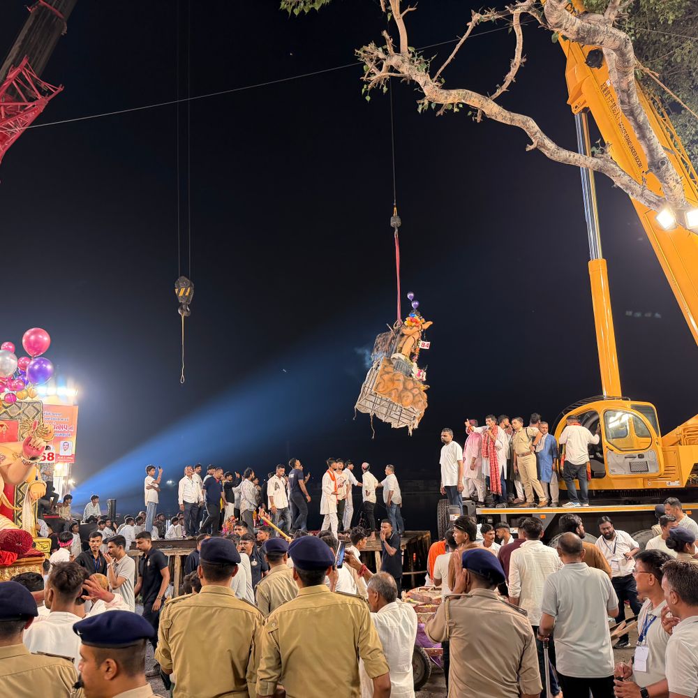 ગોધરામાં ગણેશ વિસર્જન યાત્રા શાંતિપૂર્ણ સંપન્ન:84 પ્રતિમાઓનું વિસર્જન કરાયું, 'ગણપતિ બાપ્પા મોરિયા' ના નાદથી વાતાવરણ ભક્તિમય બન્યુ