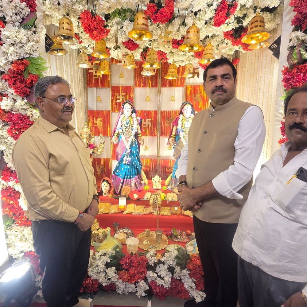 ગણેશજીની માતા ગૌરી માઁને તેડાવ્યાં:જેમ દીકરીને 'પિયર' બોલાવાય છે, તેમ માતા ગૌરીને ઘરે તેડાવીને પૂજા-અર્ચના કરવામાં આવી