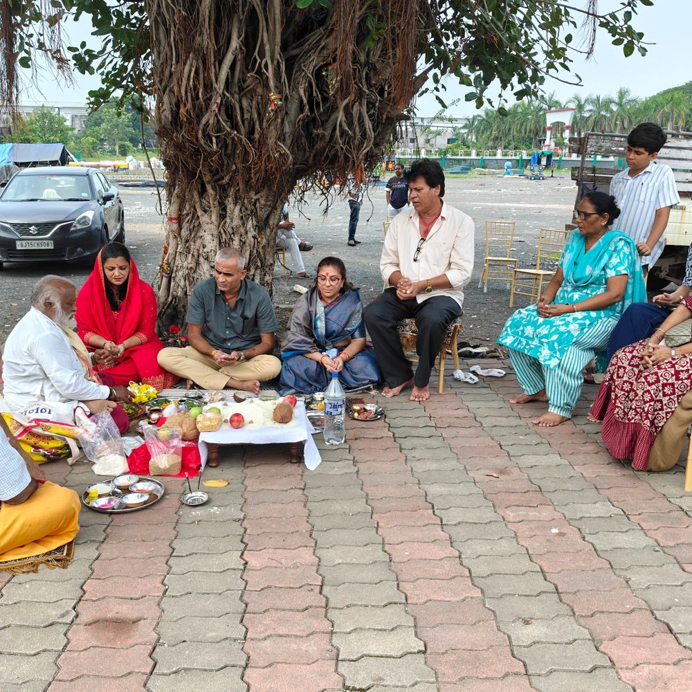 ગોકુલ ગ્રુપ ચેરિટેબલ ટ્રસ્ટ દસ દિવસીય નવરાત્રિ મહોત્સવ યોજશે:વલસાડના તડકેશ્વર ગ્રાઉન્ડ ખાતે, તૈયારીઓ માટે ખાતમુહૂર્ત કરાયું