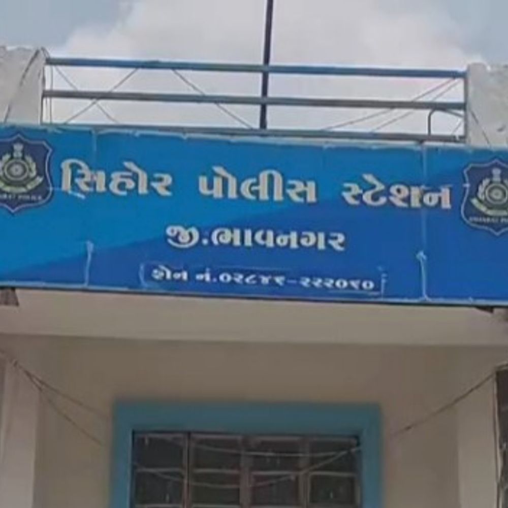 સિહોરના સખવદરમાં સામાન્ય બાબતે યુવક પર હુમલો:ઘર પાસે જોર જોરથી વાતો કરવાના ના પાડતા ચાર શખ્સો ઉશ્કેરાયા, અપશબ્દો બોલી યુવકને માર માર્યો
