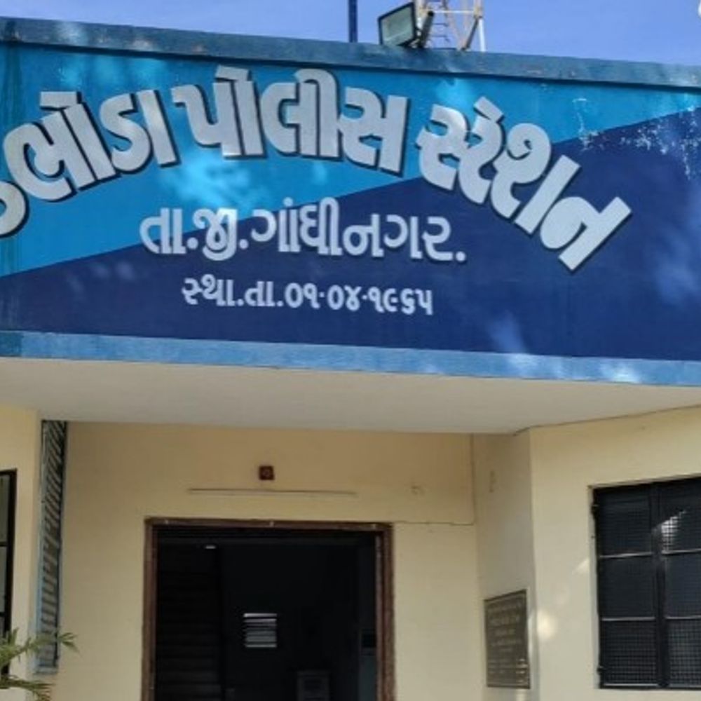 ગિફ્ટસિટી સિગ્નેચર બ્રિજ પાસે રખડતાં ઢોરે વધુ એકનો ભોગ લીધો:PDEUના કર્મચારીનું એક્સેસ ગાય સાથે અથડાતા 5 દિવસની સારવાર બાદ મોત, ચાર સંતાનોએ પિતાની છત્રછાયા ગુમાવી
