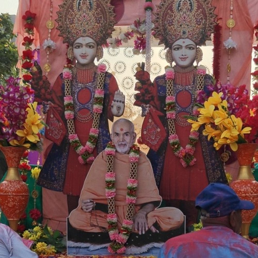 વેરાવળમાં રામદેવપીરના ધ્વજારોહણ નિમિત્તે ભવ્ય શોભાયાત્રા:ખારવા સમાજ સાગરપુત્ર ફાઉન્ડેશન દ્વારા આયોજિત, રાજકીય-સામાજિક અગ્રણીઓએ સ્વાગત કર્યું