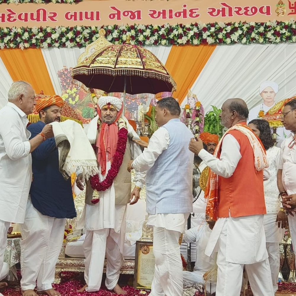 પાટડીનું પીપળીધામ હવે ‘રામદેવપીર પીઠ' તરીકે ઓળખાશે:મહંત વાસુદેવ મહારાજનો જગતગુરુ તરીકે પદ અભિષેક; ભક્તે સોનાની પાઘડી અર્પણ કરી, ભવ્ય ધાર્મિક મહોત્સવ યોજાયો