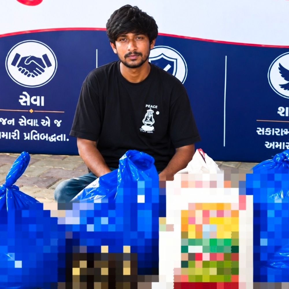 ભુજમાં LCBએ દરોડો પાડી 25 હજારથી વધુનો દારૂ પકડ્યો:શિવશક્તિ સોસાયટીમાંથી એક શખ્સ ઝડપાયો, બીજાની શોધખોળ ચાલુ