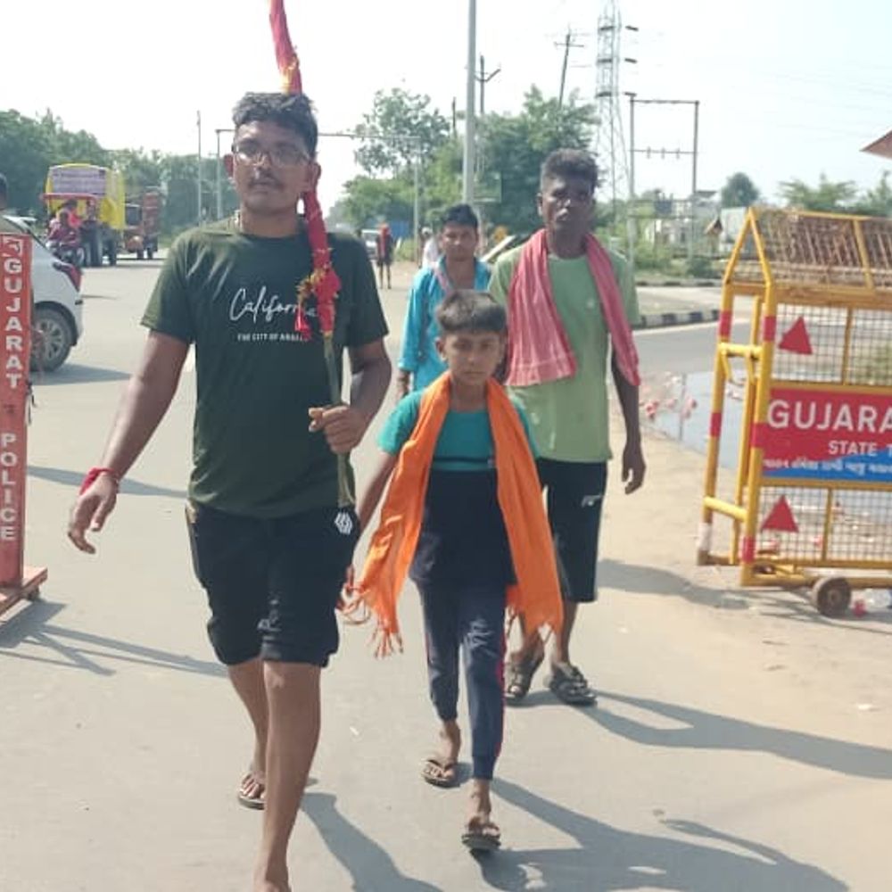 ભાદરવી પૂનમ: અંબાજી યાત્રામાં અનોખી શ્રદ્ધા - 22 વર્ષથી સાયકલ યાત્રા અને 10 વર્ષથી ચાલીને જતા ભક્તો