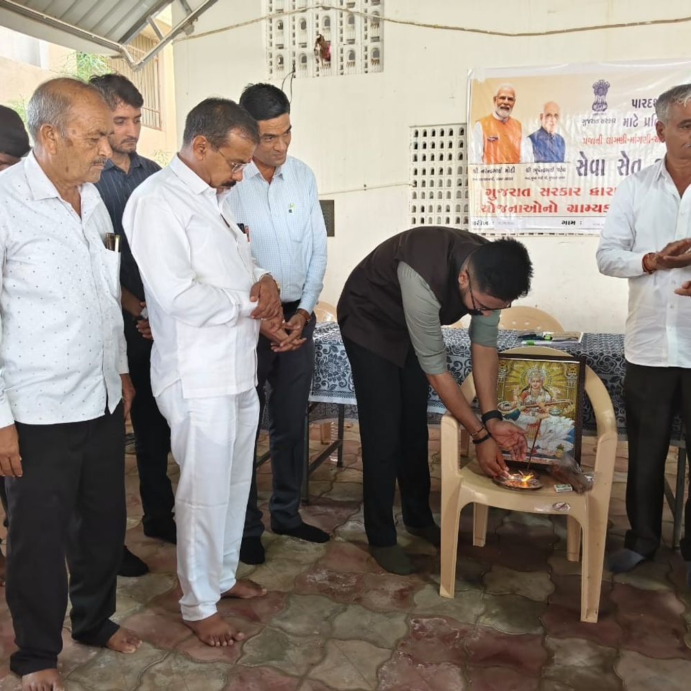 નખત્રાણાના અંગિયા નાનામાં સેવા સેતુનો બીજો તબક્કો શરૂ:10 વિભાગોની 40થી વધુ સેવાઓનો 800થી વધુ લાભાર્થીઓએ સ્થળ પર લીધો લાભ