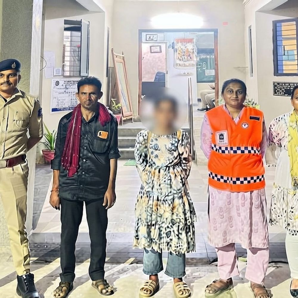 ખેડબ્રહ્મા શી ટીમ દ્વારા મેળામાં વિખૂટા પડેલ સગીરા અને બાળકનું સફળતાપૂર્વક પરિવાર સાથે મિલન.