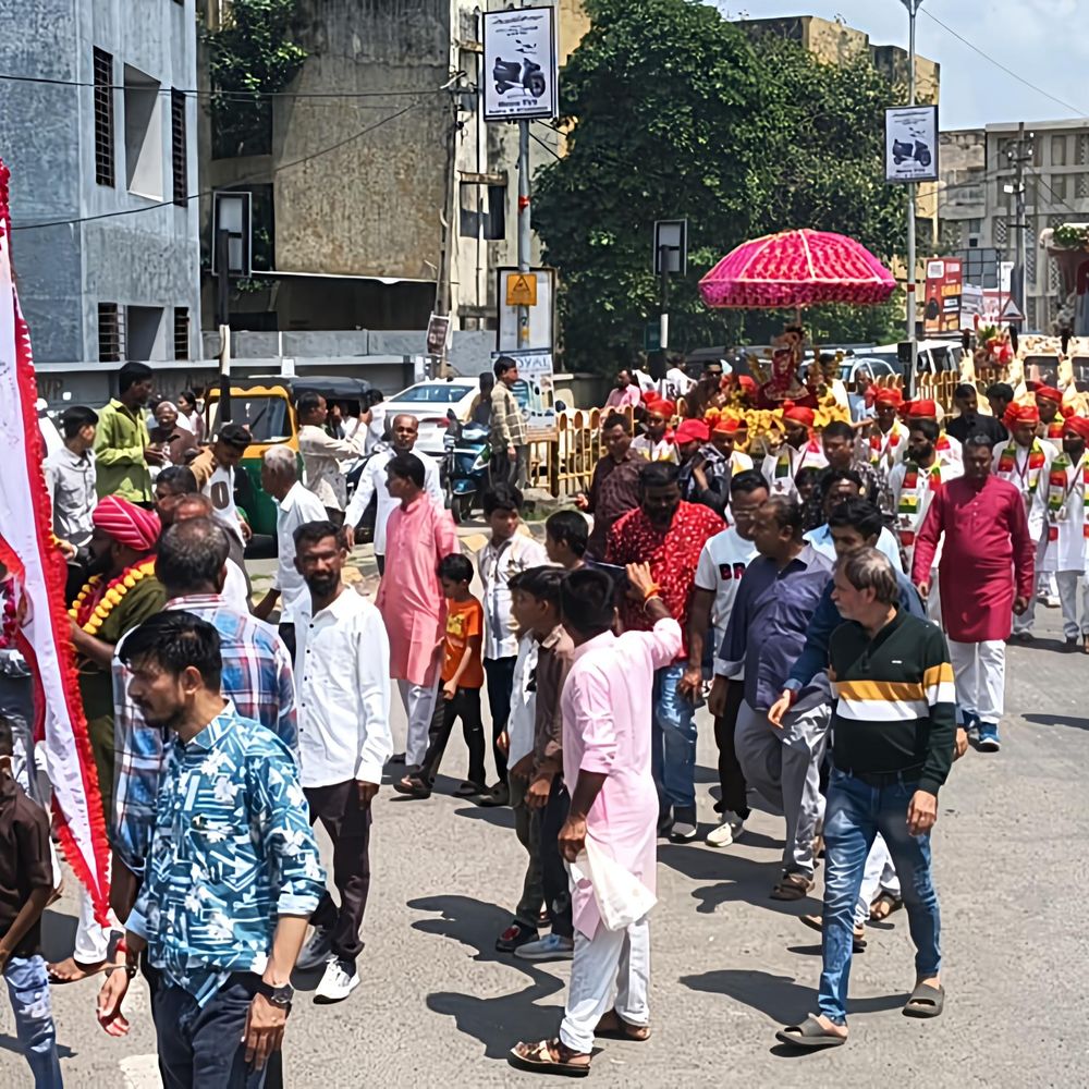 ગોધરામાં બાબા રામદેવપીરની જન્મજયંતિ નિમિત્તે મારવાડી અને સિંધી સમાજની ભવ્ય શોભાયાત્રા