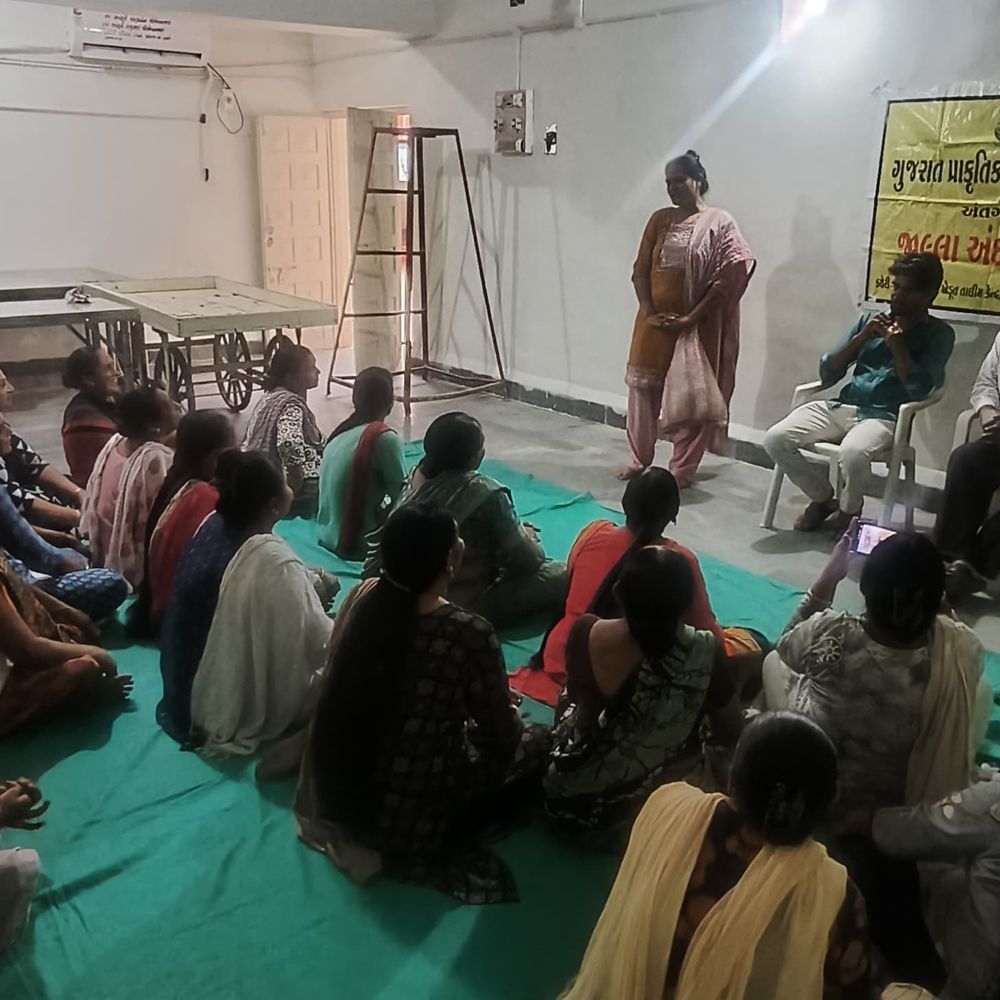 રાણાવાવમાં ખેડૂતોને પ્રાકૃતિક ખેતીના પાંચ આયામો અને જીવાત નિયંત્રણની પ્રાયોગિક સમજ અપાઈ