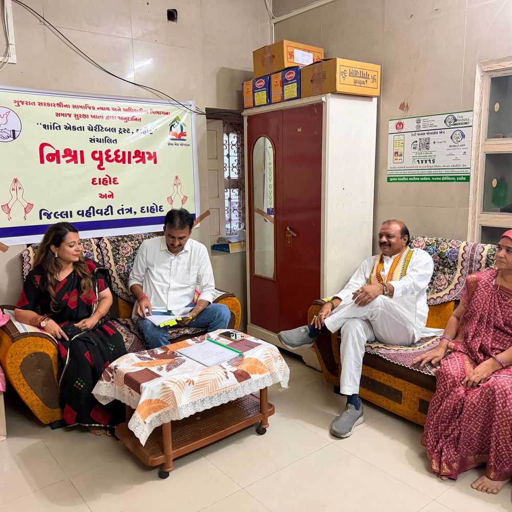 દાહોદના વૃદ્ધાશ્રમમાં ‘સેવા મેરા યોગદાન’ હેઠળ વડીલોનું સન્માન:વડાપ્રધાનના જન્મદિવસ પર સાંસદ સહિતના પદાધિકારીઓએ વૃદ્ધોને શાલ ઓઢાડી, સ્વાસ્થ્ય પૂછ્યું