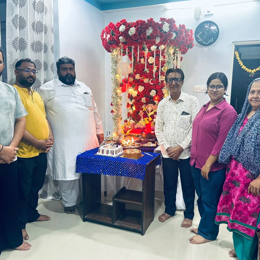ખોડિયારનગરમાં 52 વર્ષથી શ્રીજીની સ્થાપના:સન્મુખ જ્ઞાન ચંદાનીના ઘરે 'ગણપતિ બાપા મોરિયા'ના જયઘોષથી ગુંજી ઉઠ્યું સકેત ફ્લેટ