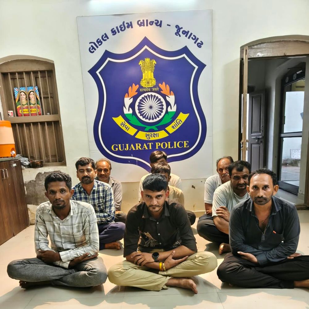 જૂનાગઢ: નરેડી ગામમાં જુગારધામ પર LCB નો દરોડો, ST કર્મચારી સહિત 10 ઝડપાયા
