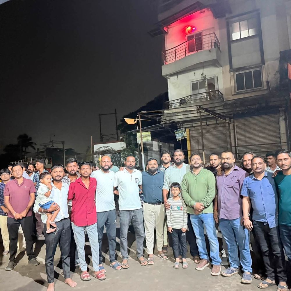 રેમ્બો ગ્રુપે ડુંગરીના યુવાગ્રુપ ગણપતિ મંડળમાં આરતી કરી:ગણેશોત્સવ દરમિયાન ભક્તિમય માહોલ જોવા મળ્યો, ભક્તો મોટી સંખ્યામાં જોડાયા