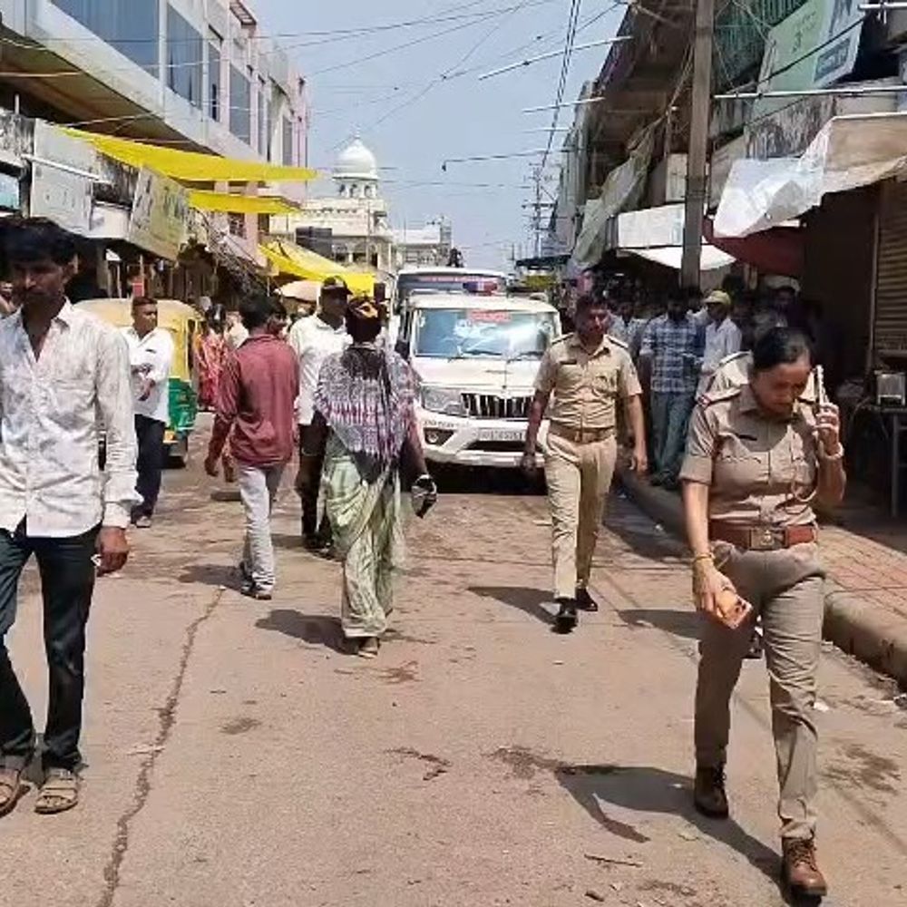 બોટાદમાં ટ્રાફિક પોલીસે અડચણરૂપ પાર્કિંગ અને લારીઓ હટાવી:4 ગુના દાખલ કરી વાહનચાલકો પાસેથી ₹10,500નો દંડ વસૂલ્યો