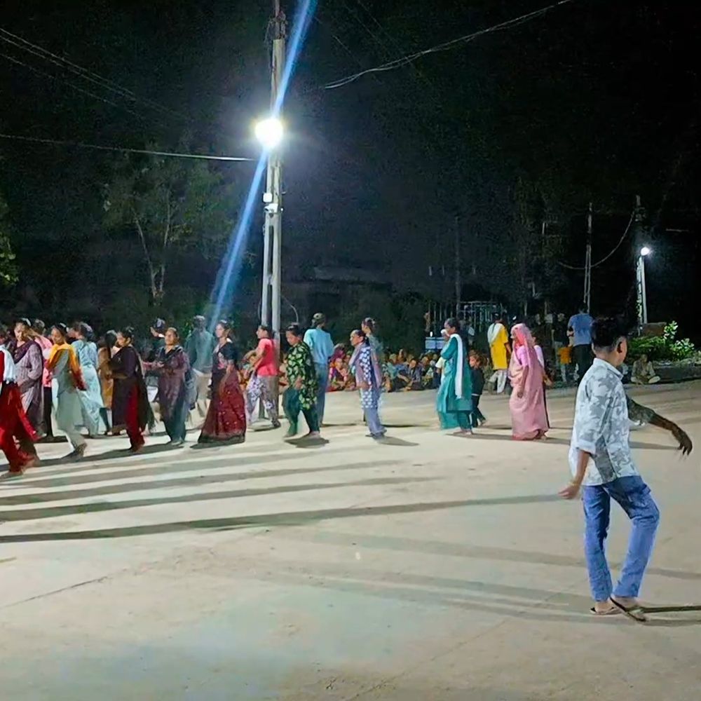 છઠિયારડામાં જળ ઝીલણી એકાદશીએ લાલજી મહારાજની શોભાયાત્રા:વર્ષો જૂની પરંપરા મુજબ ગામમાં વાજતે-ગાજતે નીકળી, નાના બાળકોથી વૃદ્ધો સુધી ભક્તો જોડાયા