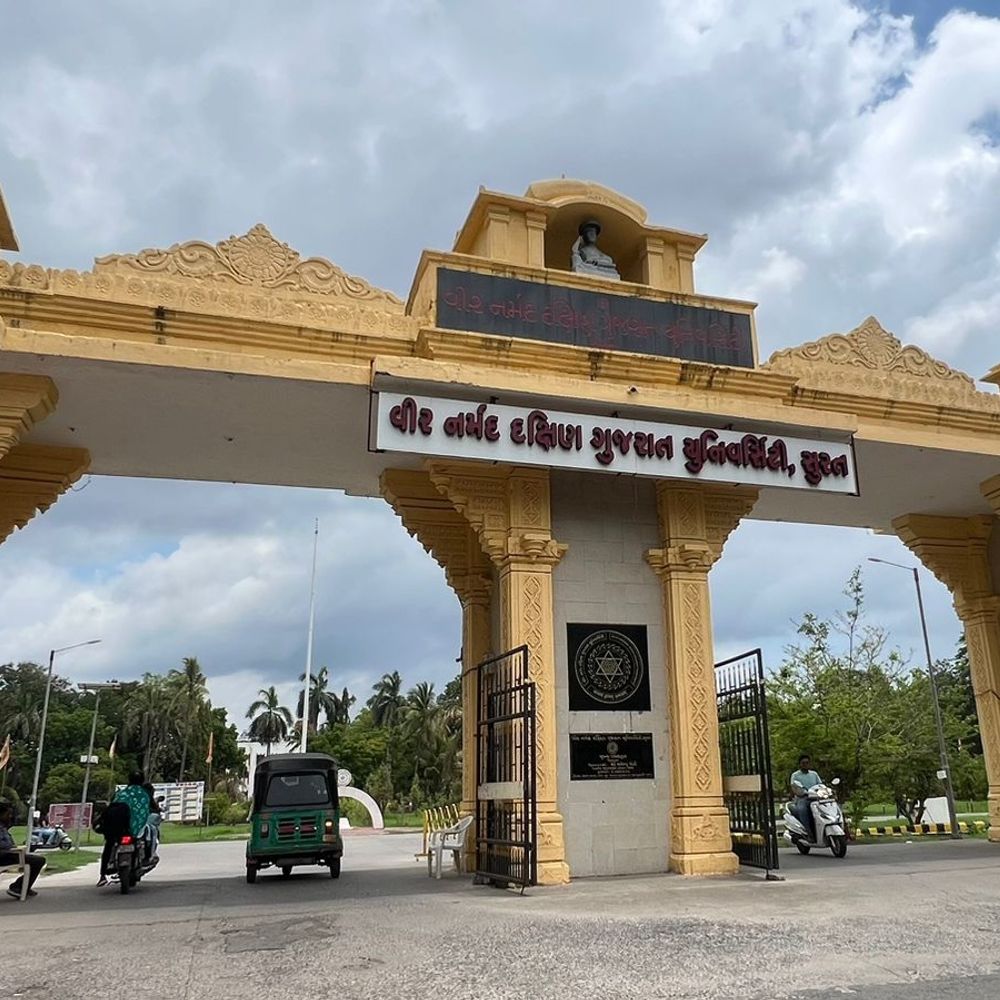 VNSGUમાં અરજી-ફરિયાદનો જવાબ ના આપનાર વિભાગીય વડાઓ સામે પગલા લેવાશે:250 કોલેજોમાં વિદ્યાર્થીઓના પ્રશ્નોનો સત્વરે નિકાલ કરવા VCનો આદેશ