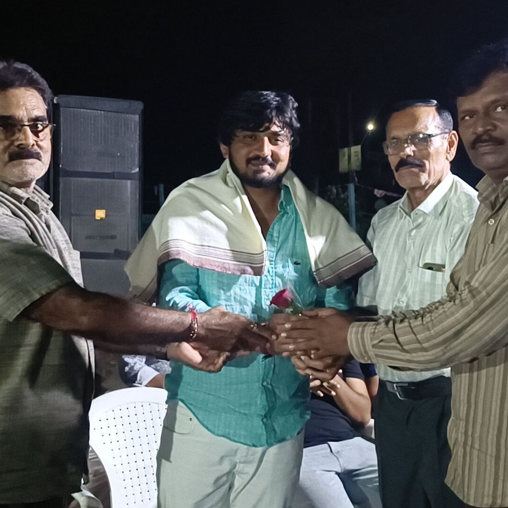 પાટણના વાળીનાથ ચોકમાં રામદેવપીરની ભજન સંધ્યા યોજાઈ:અજવાળી અગિયારસ નિમિત્તે પ્રકૃતિ ઉદ્યાનમાં સંતવાણી, કોર્પોરેટર અને દાતાઓનું સન્માન કરાયું