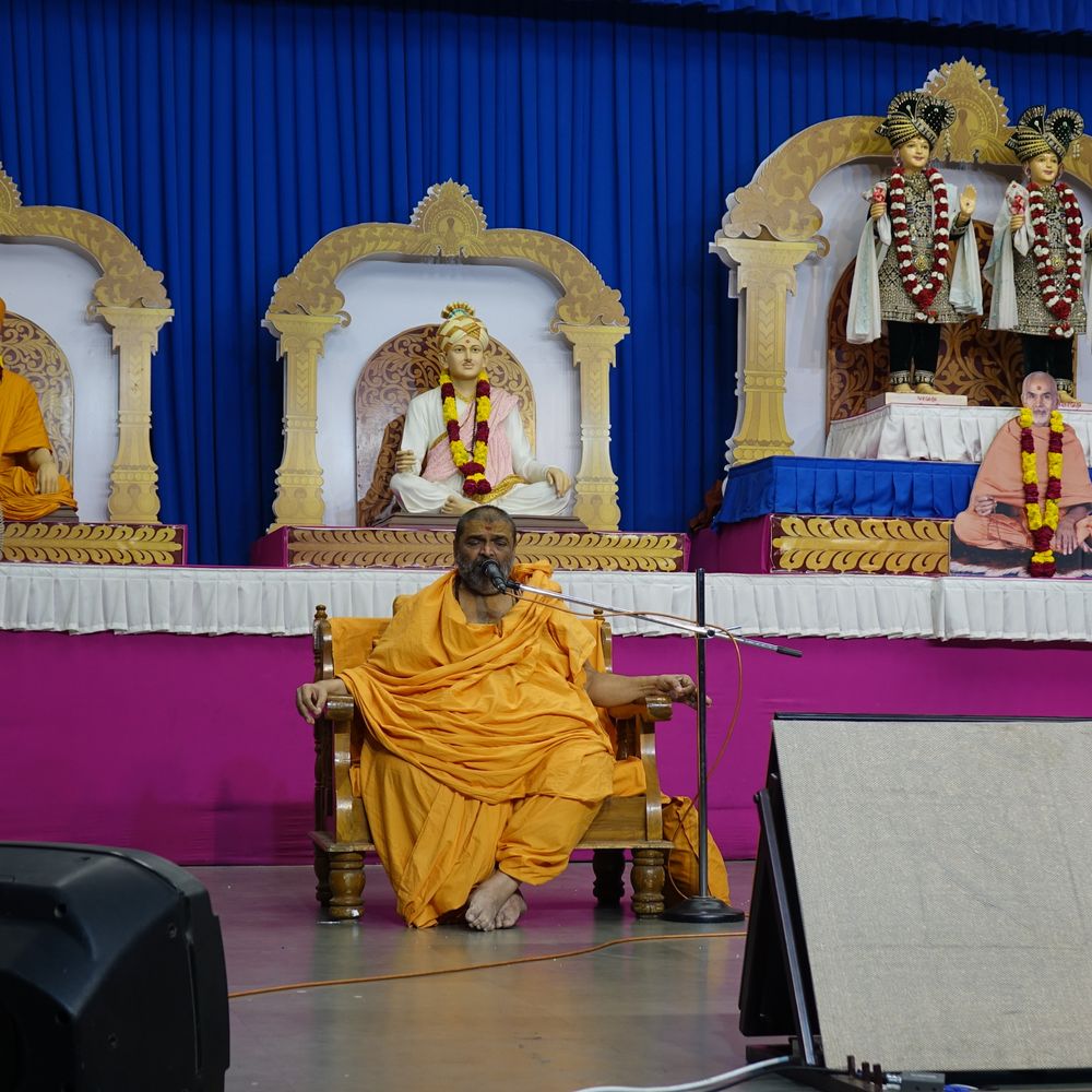નવસારી BAPS મંદિરમાં જળજીલણી એકાદશીએ ભગવાનને જલવિહાર કરાવ્યો:સંતો અને ભક્તોએ ઉત્સાહભેર ઉજવ્યો ઉત્સવ, પાંચ વખત કરાવાયો જળવિહાર