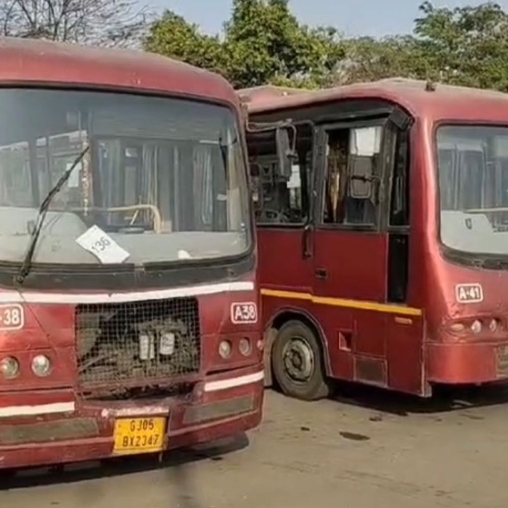 25 સપ્ટેમ્બરે સુરતની તમામ BRTS-સિટી બસ સેવા બંધ રહેશે:58 રૂટ પર બસ સેવા એક દિવસ માટે સ્થગિત, ગણેશ વિસર્જનને લઈ 2.5 લાખ મુસાફરોને અસર