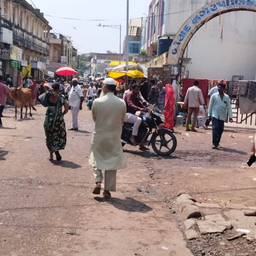 બોટાદમાં ટ્રાફિક પોલીસે અડચણરૂપ પાર્કિંગ અને લારીઓ હટાવી:4 ગુના નોંધી 10,500 રૂપિયાનો દંડ વસૂલ્યો, કાર્યવાહી ચાલુ રહેશે