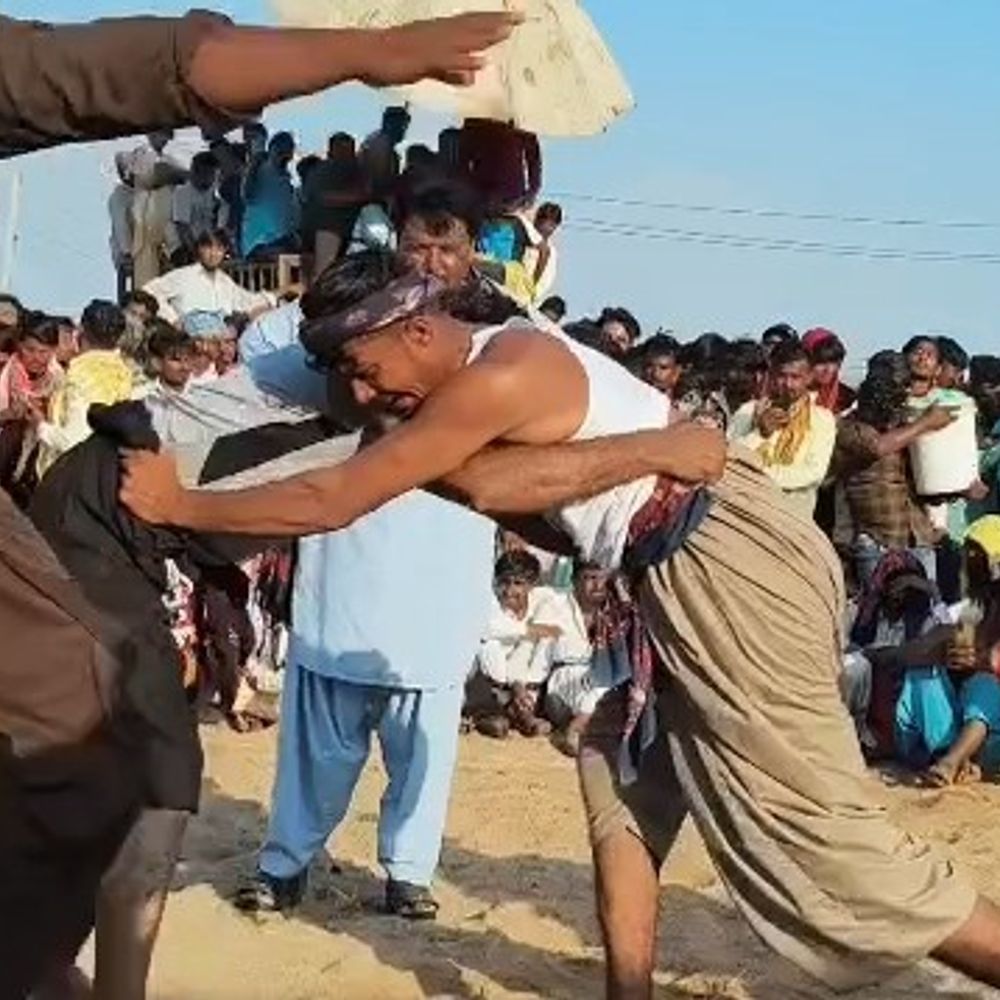નખત્રાણા મેળામાં બખમલાખડો સ્પર્ધા, સુભાસપરના હનીફ ઈશાક પ્રથમ આવ્યા:વીરાણીના જત ખાલિદ બીજા, બીટીયારીના ઉમર ઈસ્માઈલ ત્રીજા; નગરપાલિકાએ રોકડ ઇનામ આપ્યા
