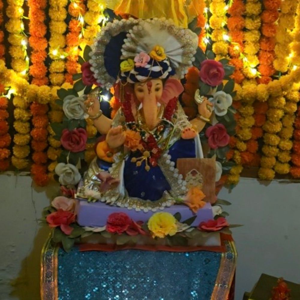 રવિશ બંગલોઝમાં દસ દિવસની પૂજા બાદ આજે ગણેશજીનું વિસર્જન:થલતેજમાં ભક્તિભાવથી ઉજવાયો ગણેશોત્સવ, પરિવારજનો અને રહીશોએ લીધા આશીર્વાદ